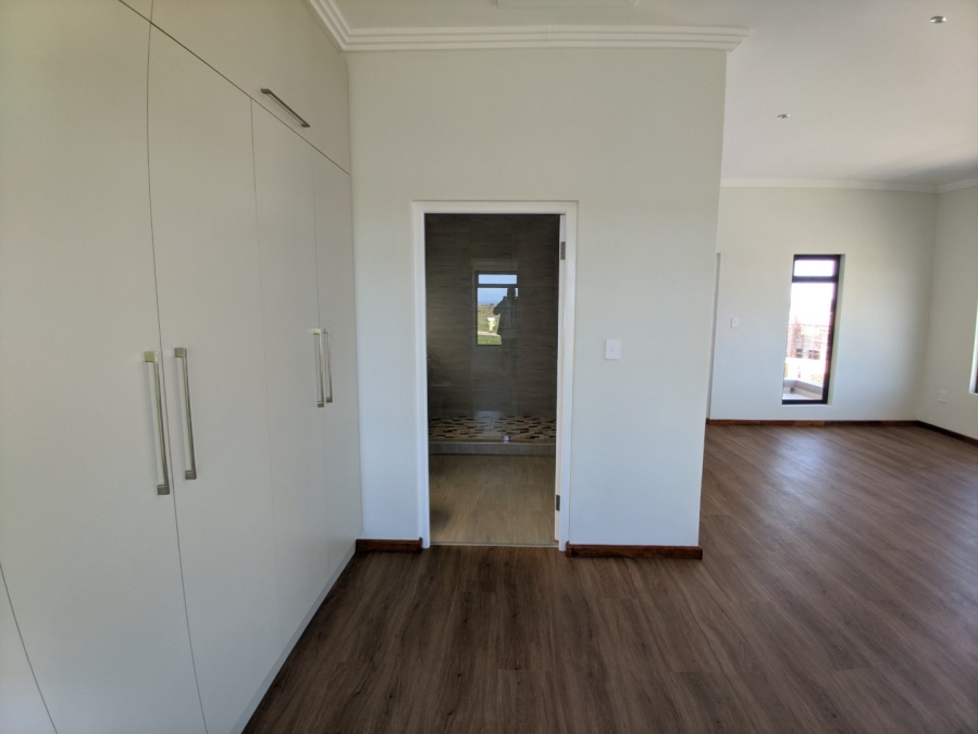 4 Bedroom Property for Sale in Kidds Beach Eastern Cape